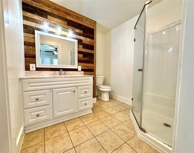 101 N Berry Street - Photo Thumbnail 14