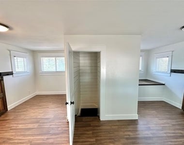 101 N Berry Street - Photo Thumbnail 26