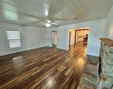 101 N Berry Street - Photo Thumbnail 2