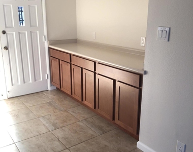4701 N 68th Street - Photo Thumbnail 4