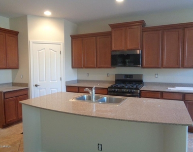 31111 N 136th Lane - Photo Thumbnail 4