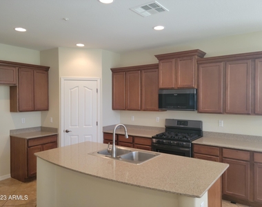 31111 N 136th Lane - Photo Thumbnail 6