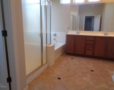 31111 N 136th Lane - Photo Thumbnail 11