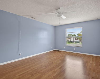 707 Stonewood Court - Photo Thumbnail 13