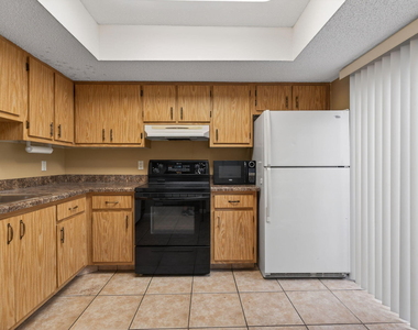 707 Stonewood Court - Photo Thumbnail 2