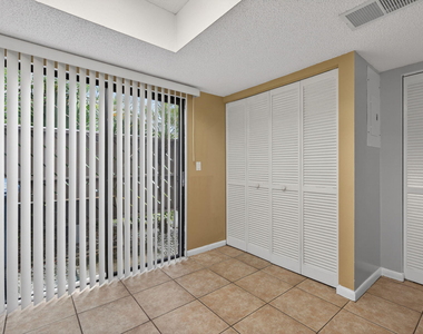 707 Stonewood Court - Photo Thumbnail 4
