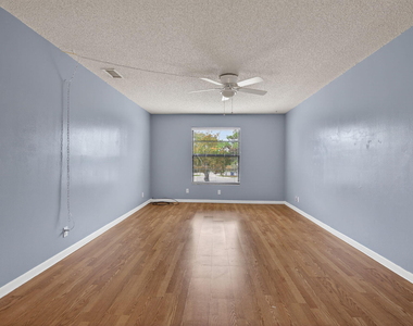 707 Stonewood Court - Photo Thumbnail 10