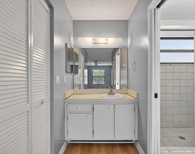 707 Stonewood Court - Photo Thumbnail 14