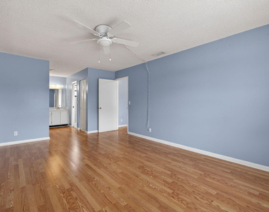 707 Stonewood Court - Photo Thumbnail 9