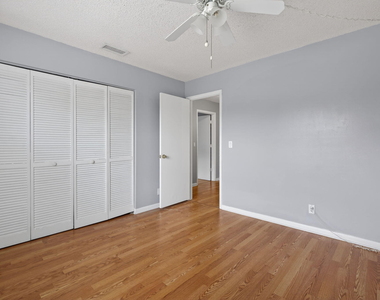 707 Stonewood Court - Photo Thumbnail 7