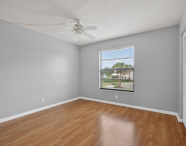 707 Stonewood Court - Photo Thumbnail 5