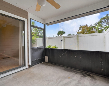 707 Stonewood Court - Photo Thumbnail 22