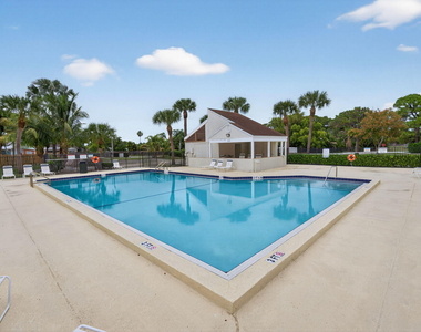 707 Stonewood Court - Photo Thumbnail 31