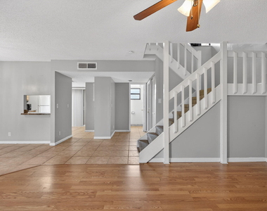 707 Stonewood Court - Photo Thumbnail 43