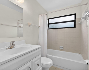 707 Stonewood Court - Photo Thumbnail 6