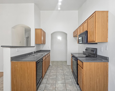 1221 N 161st Avenue - Photo Thumbnail 7