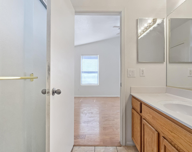 1221 N 161st Avenue - Photo Thumbnail 13