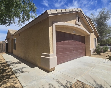 1221 N 161st Avenue - Photo Thumbnail 4