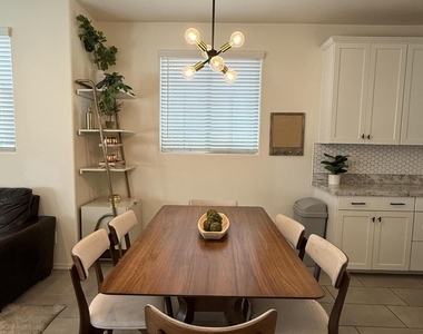 2658 S Harmony Avenue - Photo Thumbnail 14