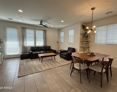2658 S Harmony Avenue - Photo Thumbnail 7