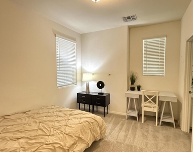2658 S Harmony Avenue - Photo Thumbnail 4