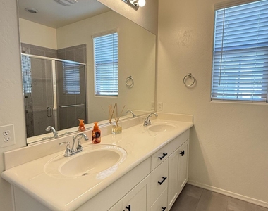 2658 S Harmony Avenue - Photo Thumbnail 20