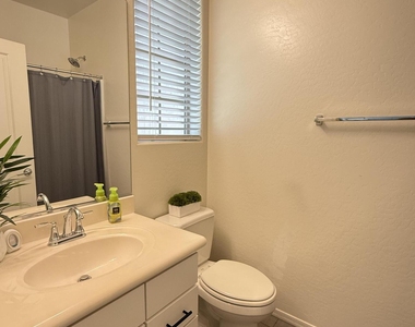 2658 S Harmony Avenue - Photo Thumbnail 5