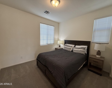 2658 S Harmony Avenue - Photo Thumbnail 24