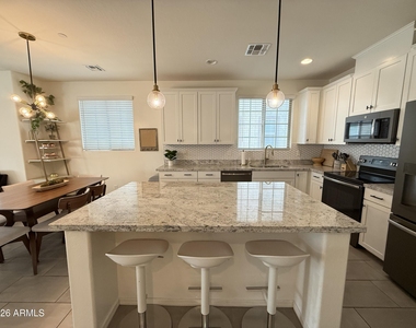2658 S Harmony Avenue - Photo Thumbnail 11