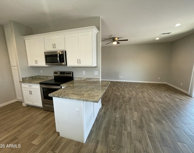 11176 W Cambria Circle - Photo Thumbnail 3