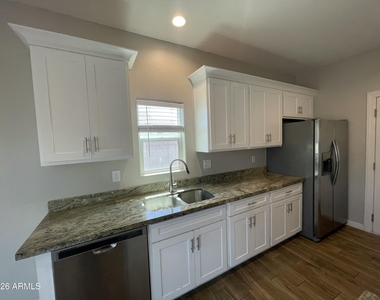 11176 W Cambria Circle - Photo Thumbnail 4