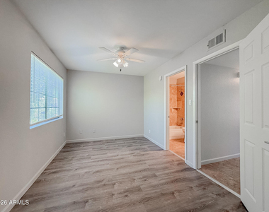 1935 W Morten Avenue - Photo Thumbnail 18