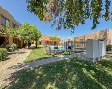 1935 W Morten Avenue - Photo Thumbnail 27