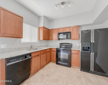 1935 W Morten Avenue - Photo Thumbnail 7