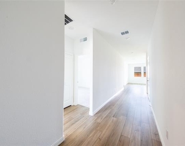 138 Jenkinson Drive - Photo Thumbnail 1