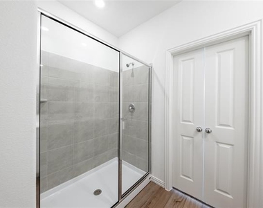138 Jenkinson Drive - Photo Thumbnail 20