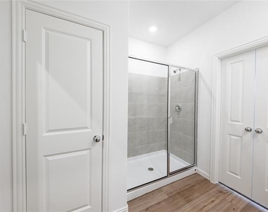 138 Jenkinson Drive - Photo Thumbnail 22