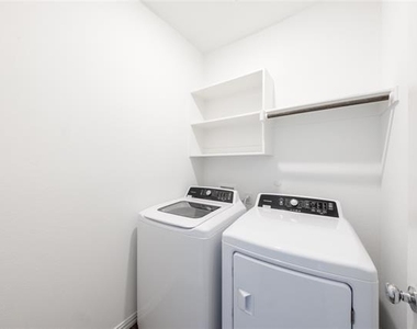 138 Jenkinson Drive - Photo Thumbnail 7