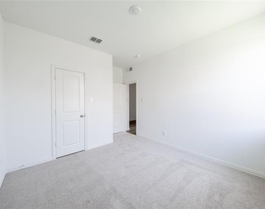 138 Jenkinson Drive - Photo Thumbnail 6