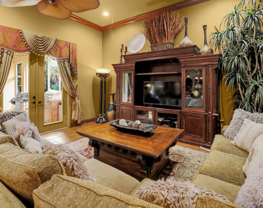 7086 Hall Boulevard - Photo Thumbnail 6