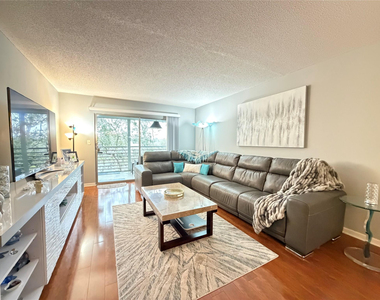 2304 Lucaya Lane - Photo Thumbnail 6