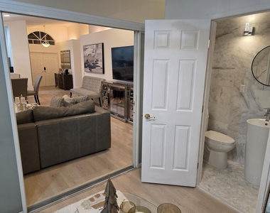 11313 Ola Avenue - Photo Thumbnail 10