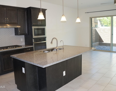 7496 E Via De Luna Drive - Photo Thumbnail 4
