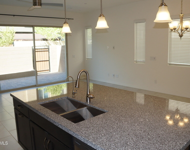 7496 E Via De Luna Drive - Photo Thumbnail 2