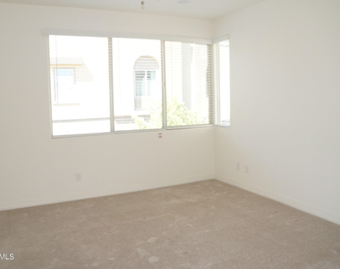 7496 E Via De Luna Drive - Photo Thumbnail 7