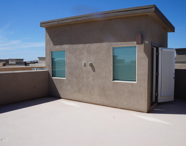 7496 E Via De Luna Drive - Photo Thumbnail 14