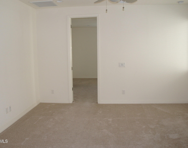7496 E Via De Luna Drive - Photo Thumbnail 6
