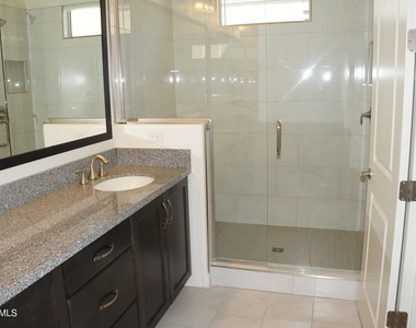 7496 E Via De Luna Drive - Photo Thumbnail 8