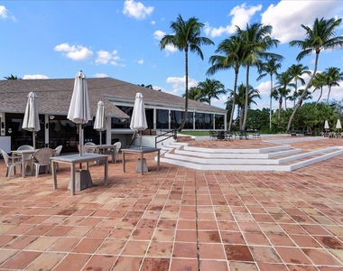 11863 Wimbledon Circle - Photo Thumbnail 9
