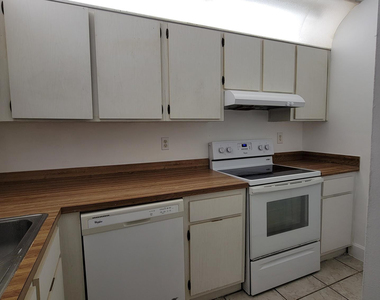 3712 N University Drive - Photo Thumbnail 5